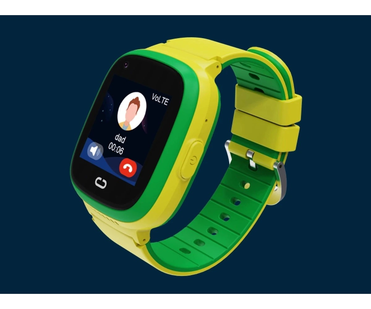 Zielono-żółty smartwatch dla dzieci z ekranem połączeń na ciemnoniebieskim tle.