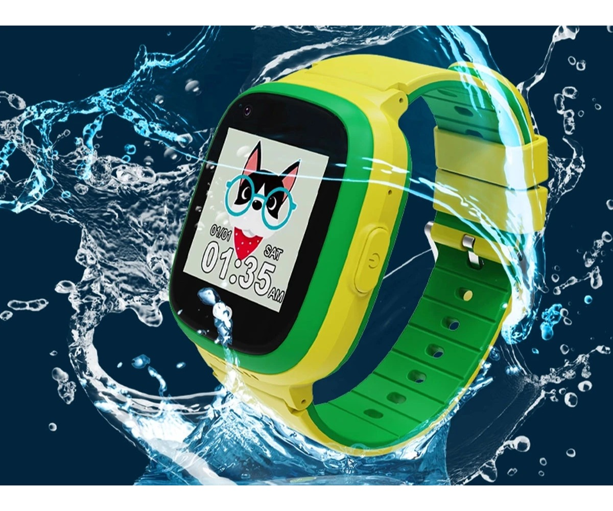 Zielono-żółty smartwatch dla dzieci z rysunkowym psem na ekranie, otoczony rozbryzgującą się wodą.