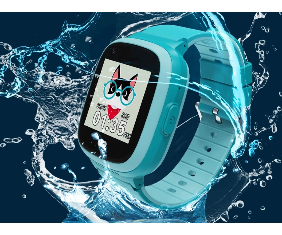 Turkusowy smartwatch dla dzieci jest otoczony kroplami i rozbryzgami wody na ciemnym tle.