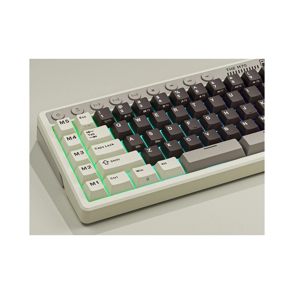 Mechaniczna klawiatura w stylu retro z szarymi i białymi klawiszami oraz zielonym podświetleniem.
