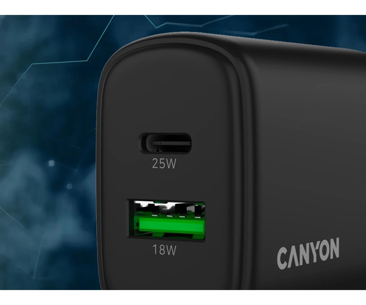 Czarna ładowarka sieciowa Canyon z jednym portem USB-C 25W i jednym zielonym portem USB-A 18W na niebieskim tle.