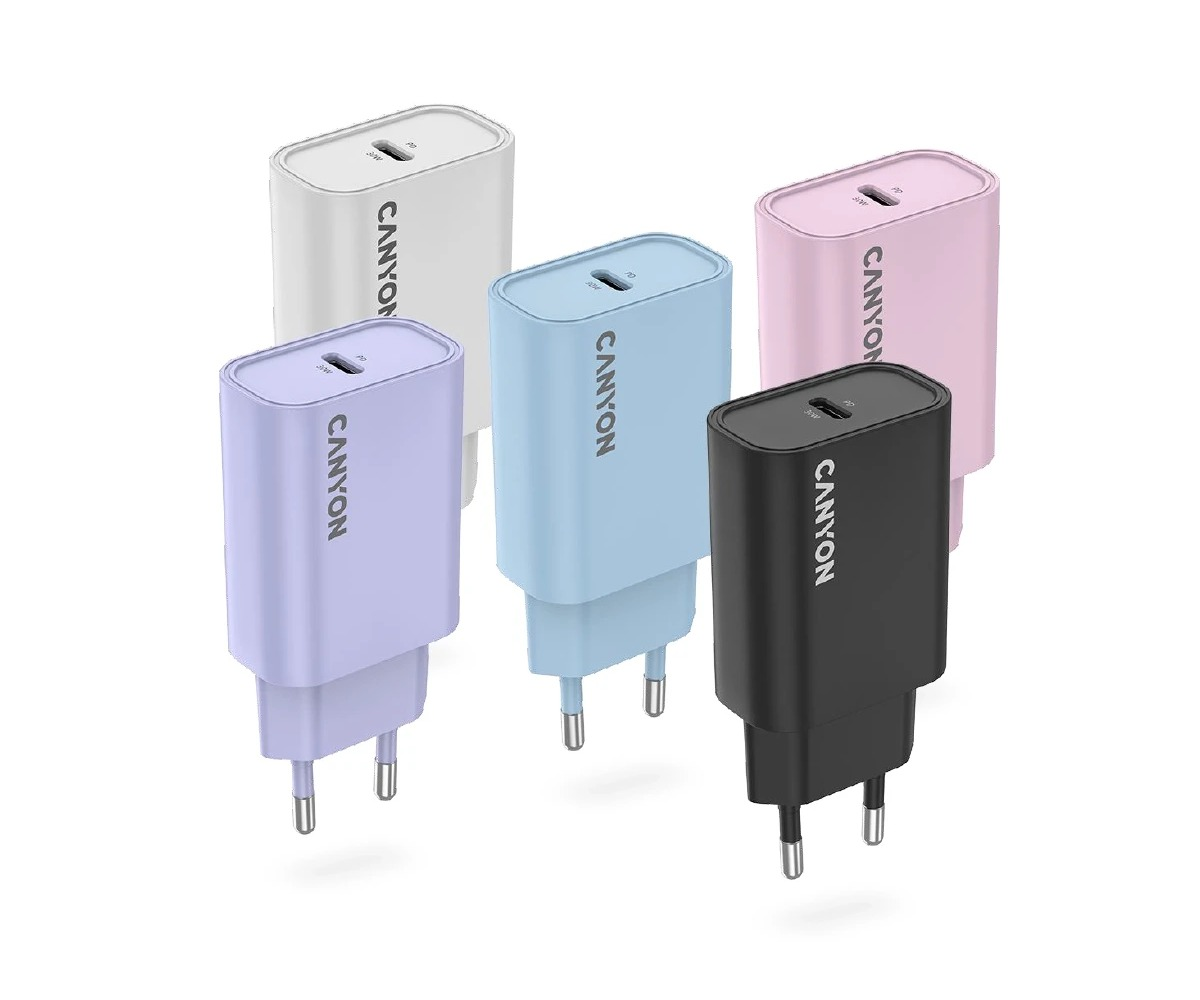 Pięć kolorowych ładowarek sieciowych USB-C Canyon z wtyczką UE na białym tle.