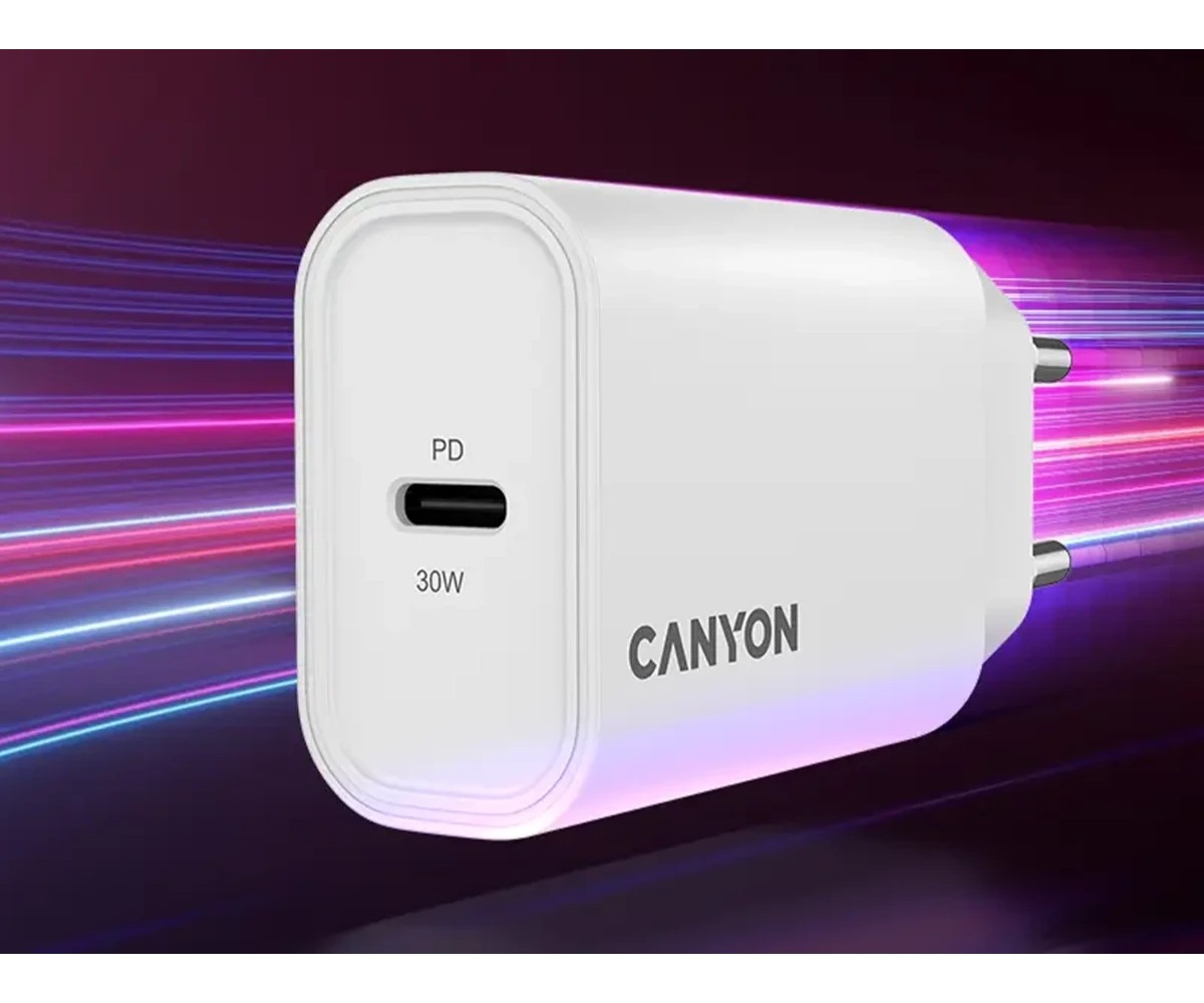 Biała ładowarka szybka USB-C Canyon 30W PD na tle z czerwonymi i niebieskimi smugami światła.