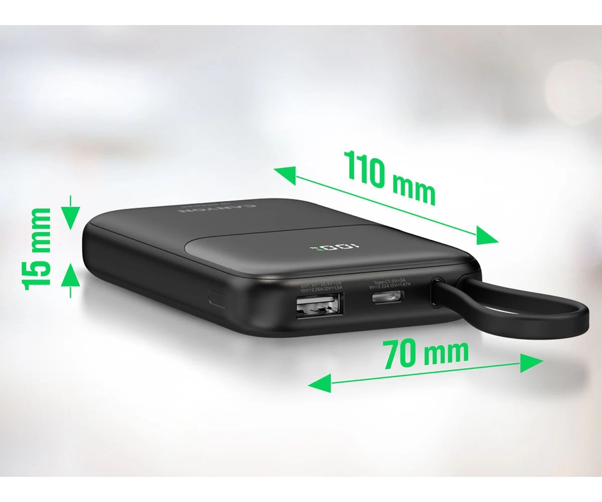 Czarny powerbank z zielonymi etykietami wymiarów pokazującymi 110 mm długości, 70 mm szerokości i 15 mm grubości.