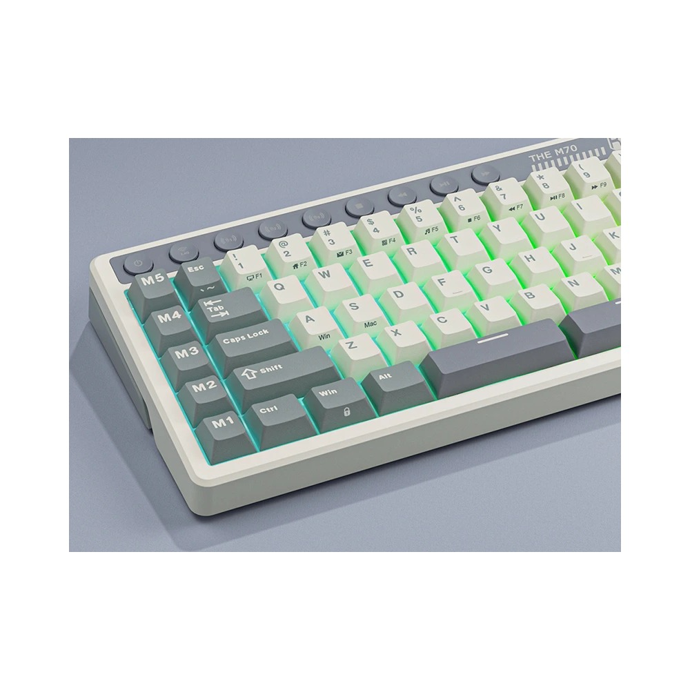 Mechaniczna klawiatura w kolorze szarym i białym z jasnym zielonym podświetleniem.