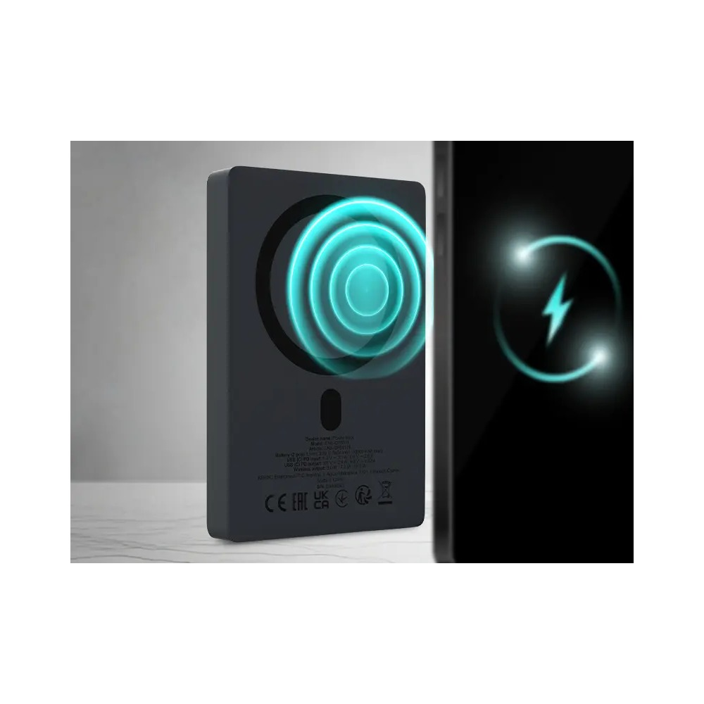 Powerbank z niebieskimi falami radiowymi bezprzewodowo ładuje smartfon.