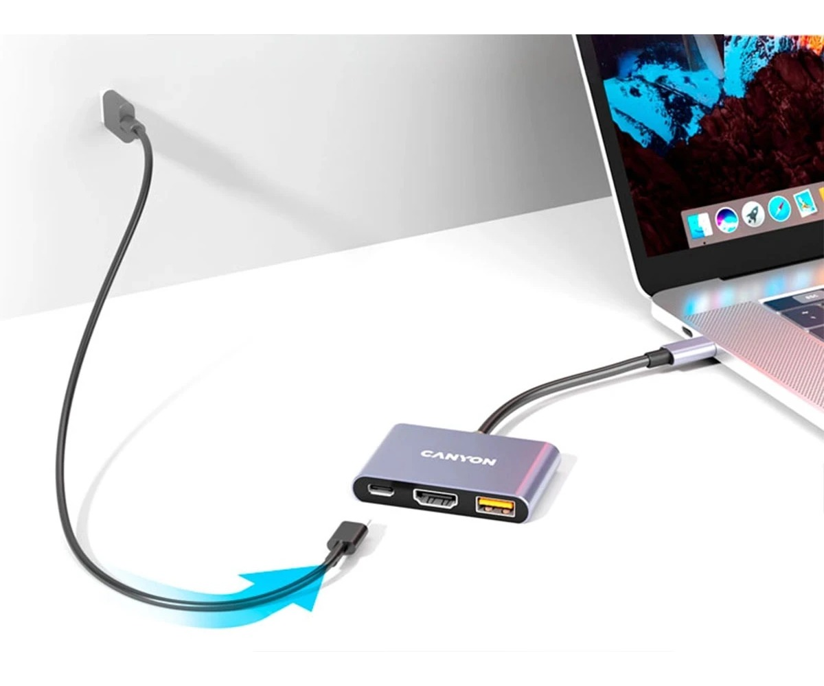Srebrny hub USB-C Canyon z portami HDMI i USB jest podłączony do laptopa.