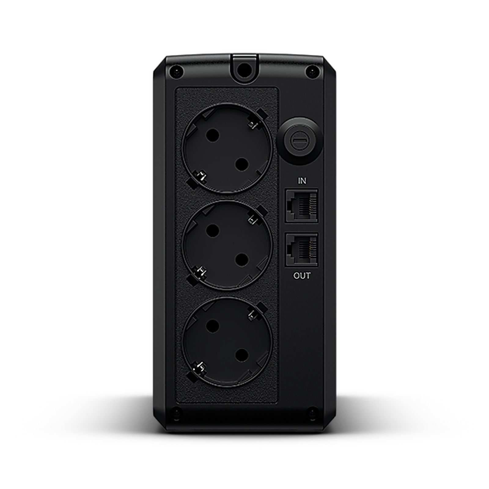 Un gruppo di continuità nero con tre prese di corrente e due porte Ethernet sul retro su sfondo bianco.