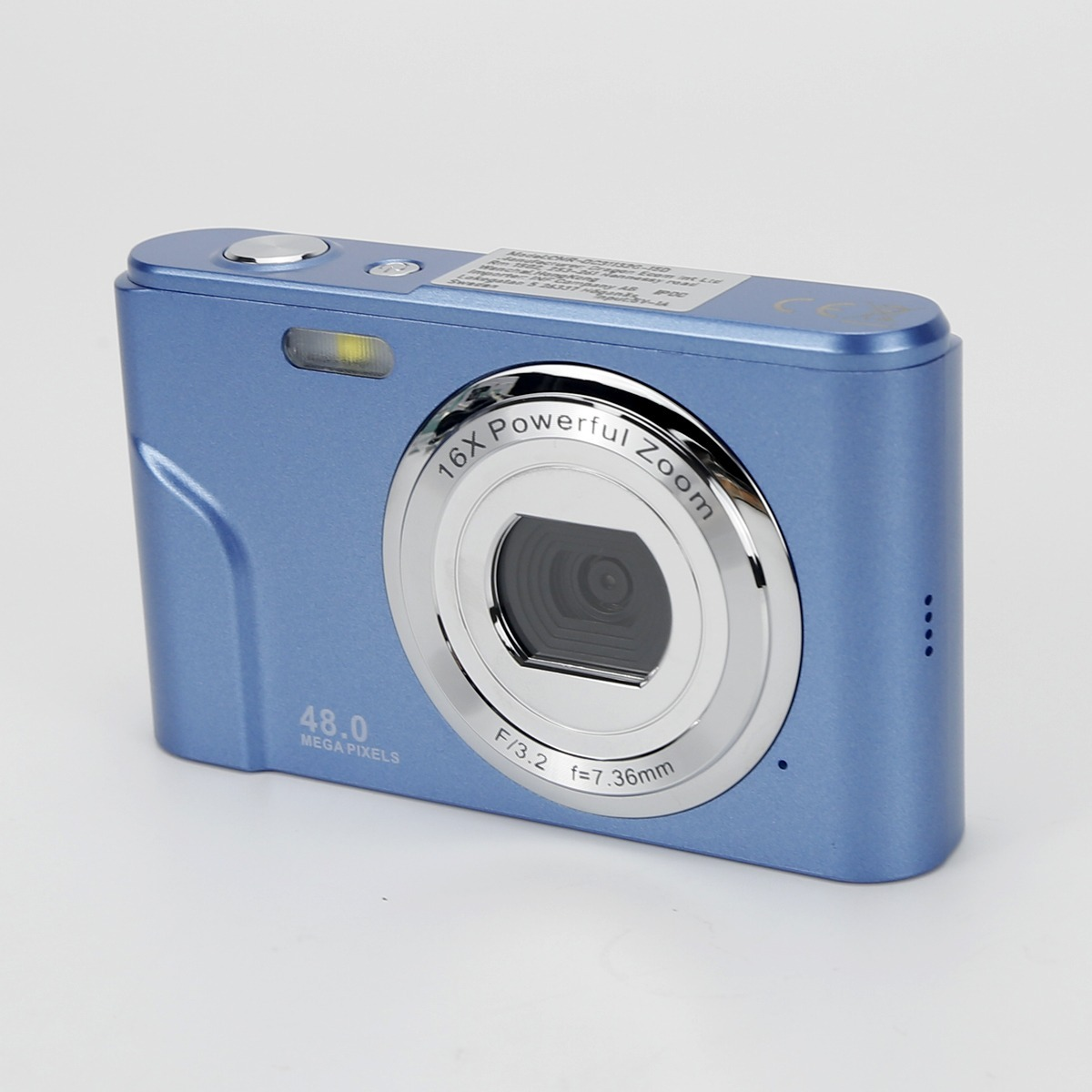 Niebieski kompaktowy aparat cyfrowy o rozdzielczości 48,0 megapikseli z 16-krotnym zoomem.