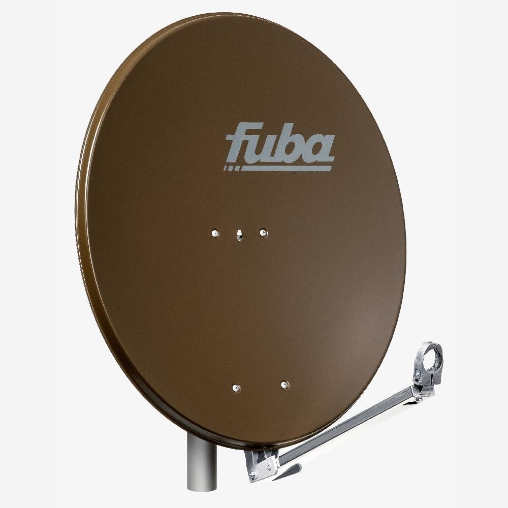 Eine braune Fuba-Satellitenschüssel mit silbernem Haltearm auf weißem Hintergrund.