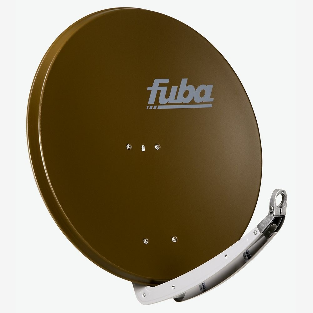 Eine braune Fuba-Satellitenschüssel mit einem weißen LNB-Halter vor weißem Hintergrund.