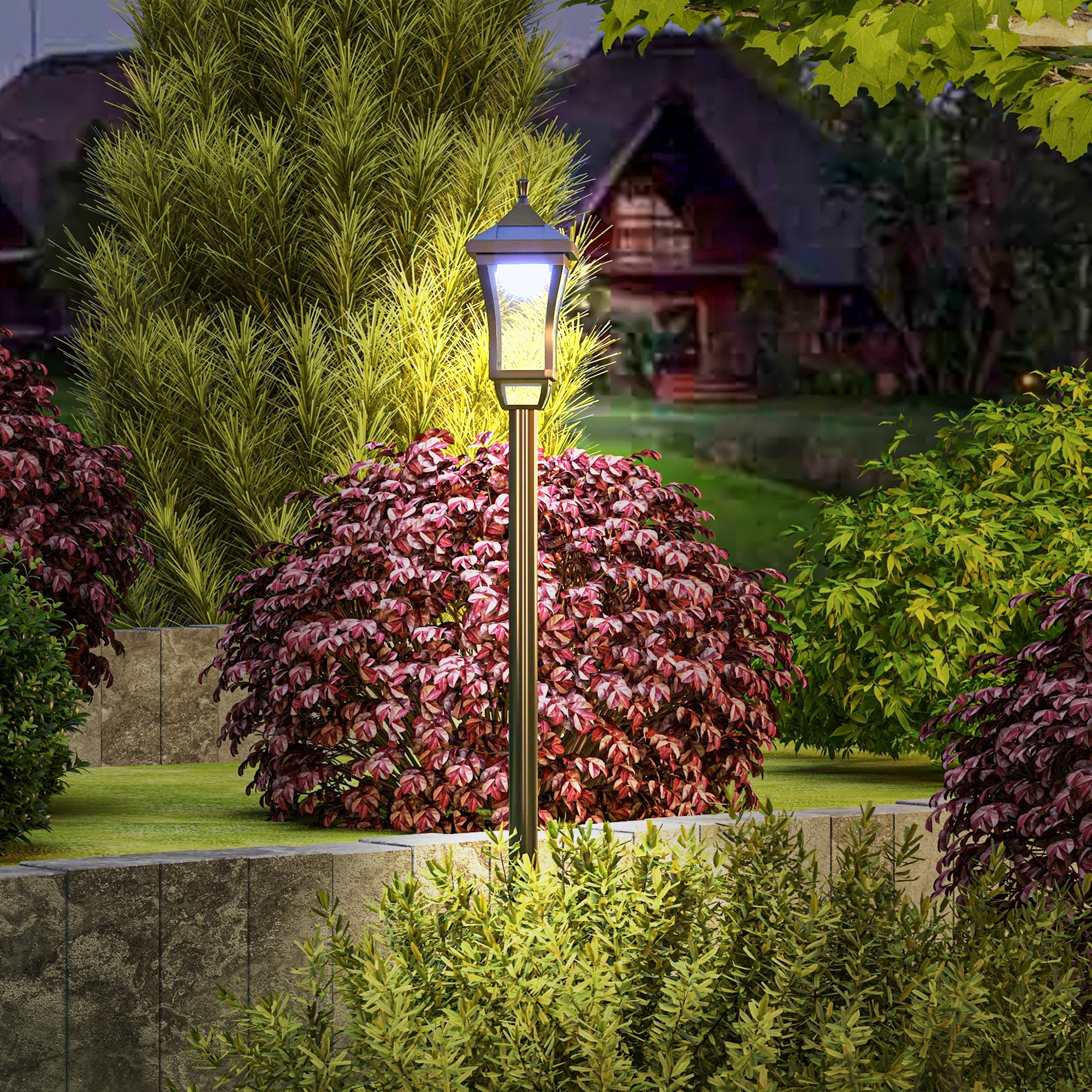 Un lampione illuminato si trova in un giardino davanti a cespugli colorati e una casa.