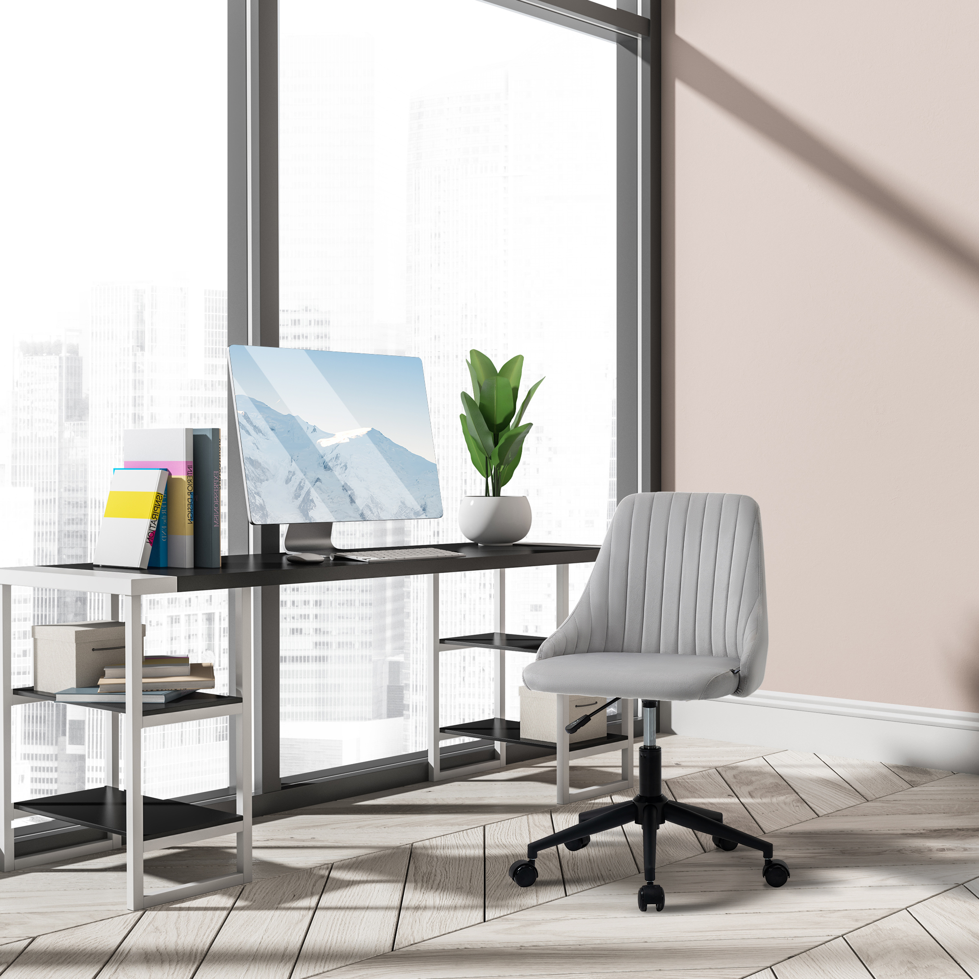Moderno spazio di lavoro con scrivania bianca, sedia grigia, computer e grande finestra con vista sulla città.