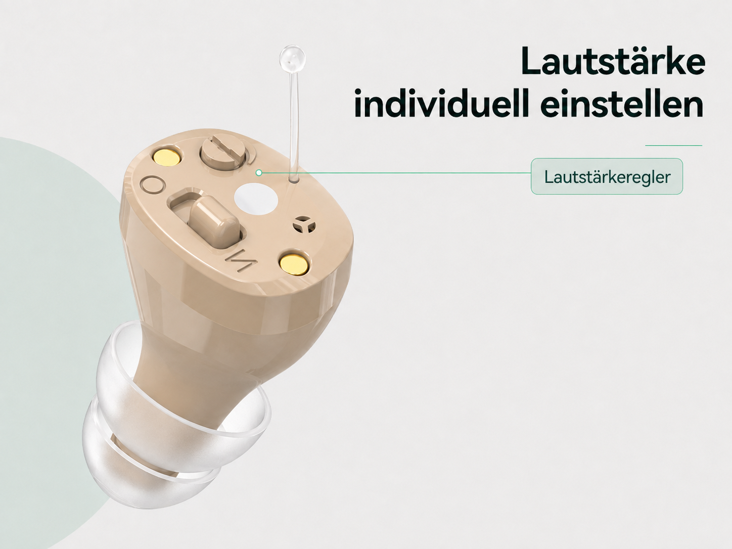 Nahaufnahme eines beigen Hörgeräts mit transparentem Silikonaufsatz und Regler für die Lautstärke.