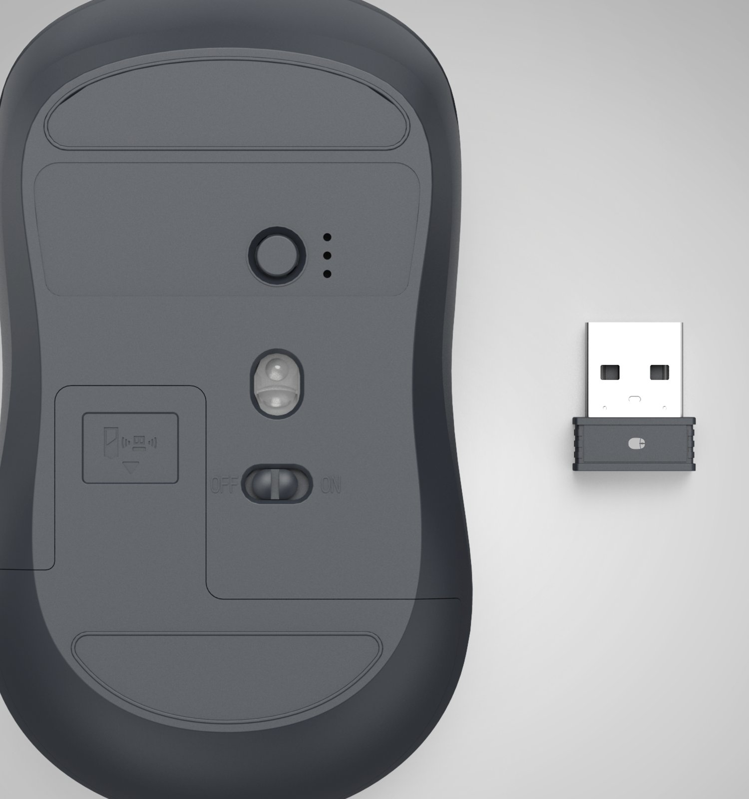Vista inferior de un ratón inalámbrico gris oscuro con interruptor y receptor USB.