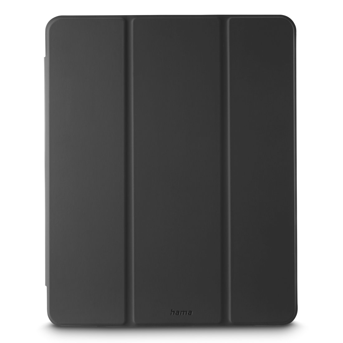 Czarne, składane etui ochronne na tablet na białym tle, z logo Hama.