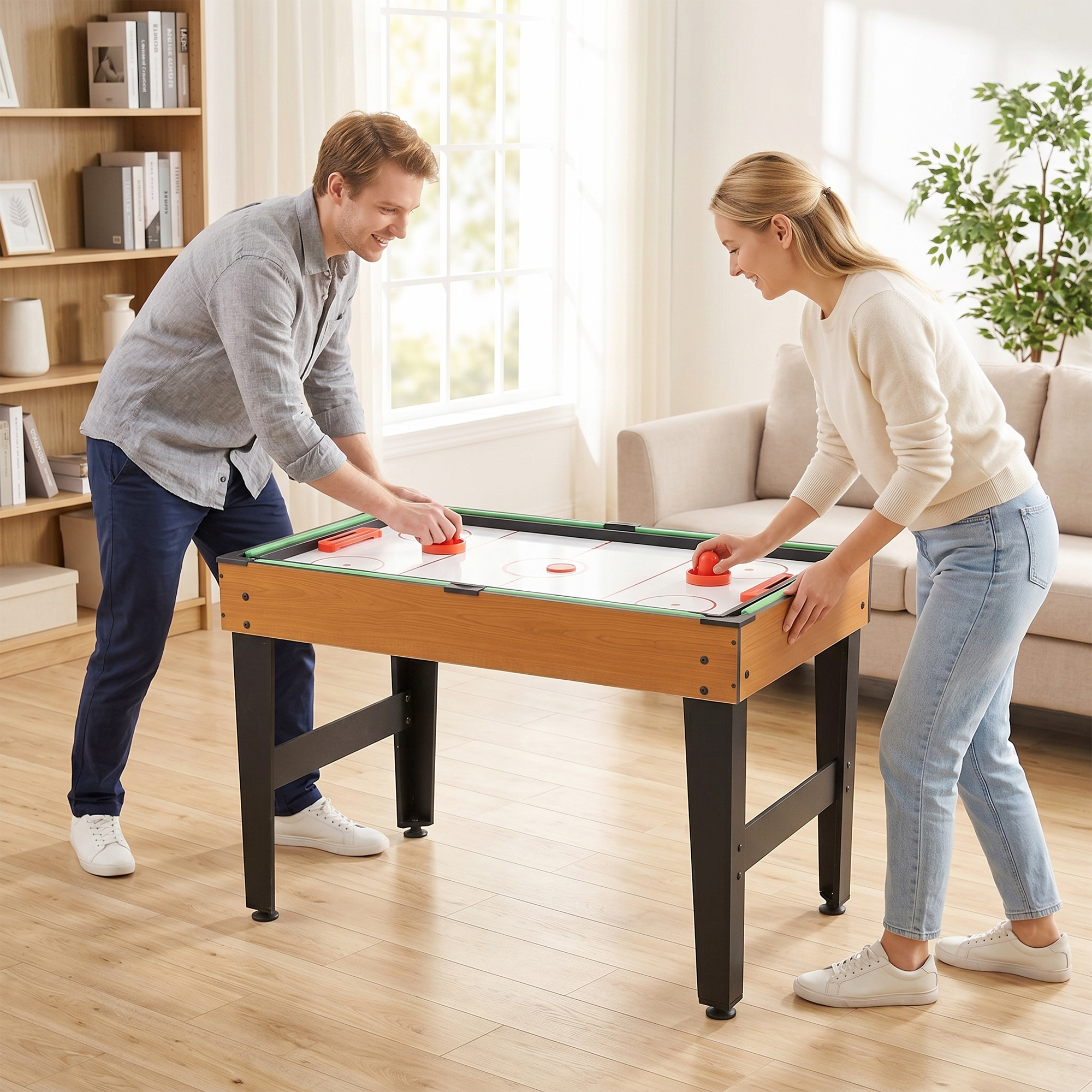 Un hombre y una mujer juegan air hockey juntos en una sala luminosa.