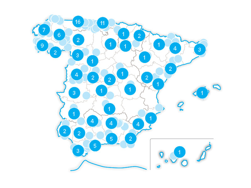 Mapa de España con marcadores circulares azules numerados que muestran la distribución.