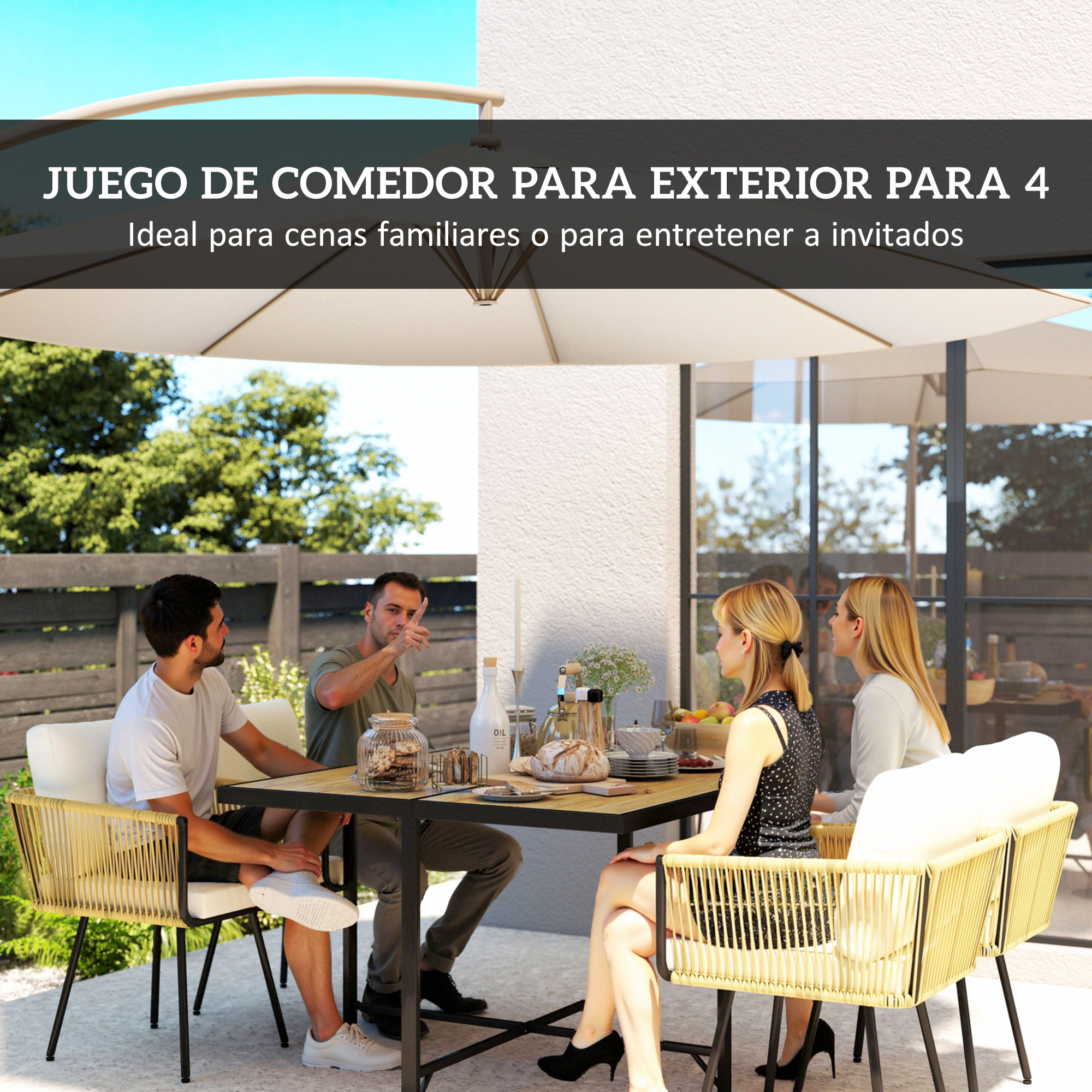 Cuatro personas se sientan en un patio en una mesa puesta bajo una gran sombrilla.