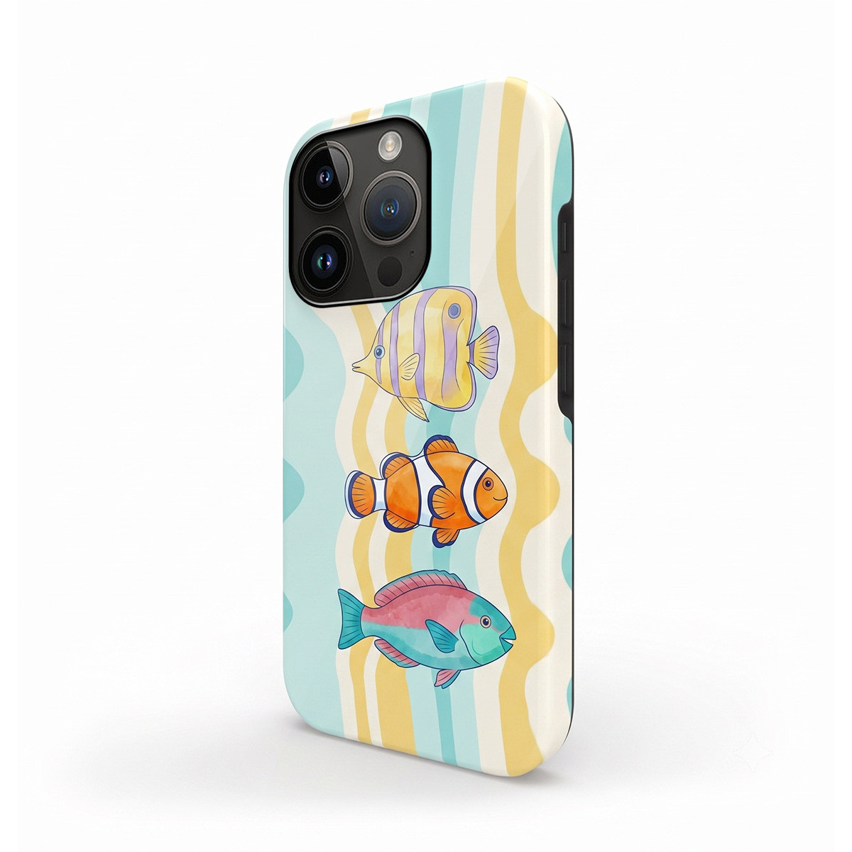 Una funda de smartphone con rayas azules y amarillas y tres ilustraciones de peces coloridos sobre fondo blanco.