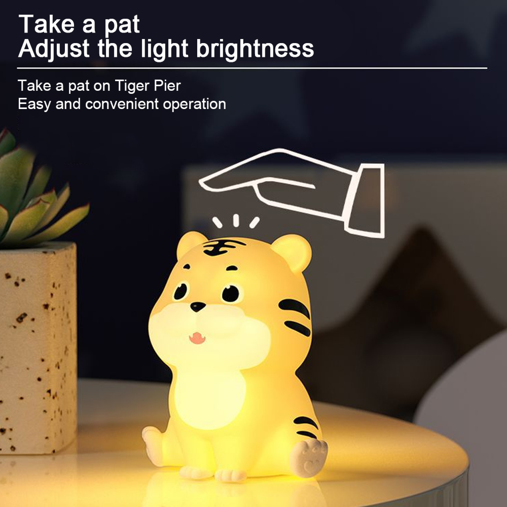 Eine kleine gelbe Tigerlampe auf einem Tisch mit Text über der Lampe.