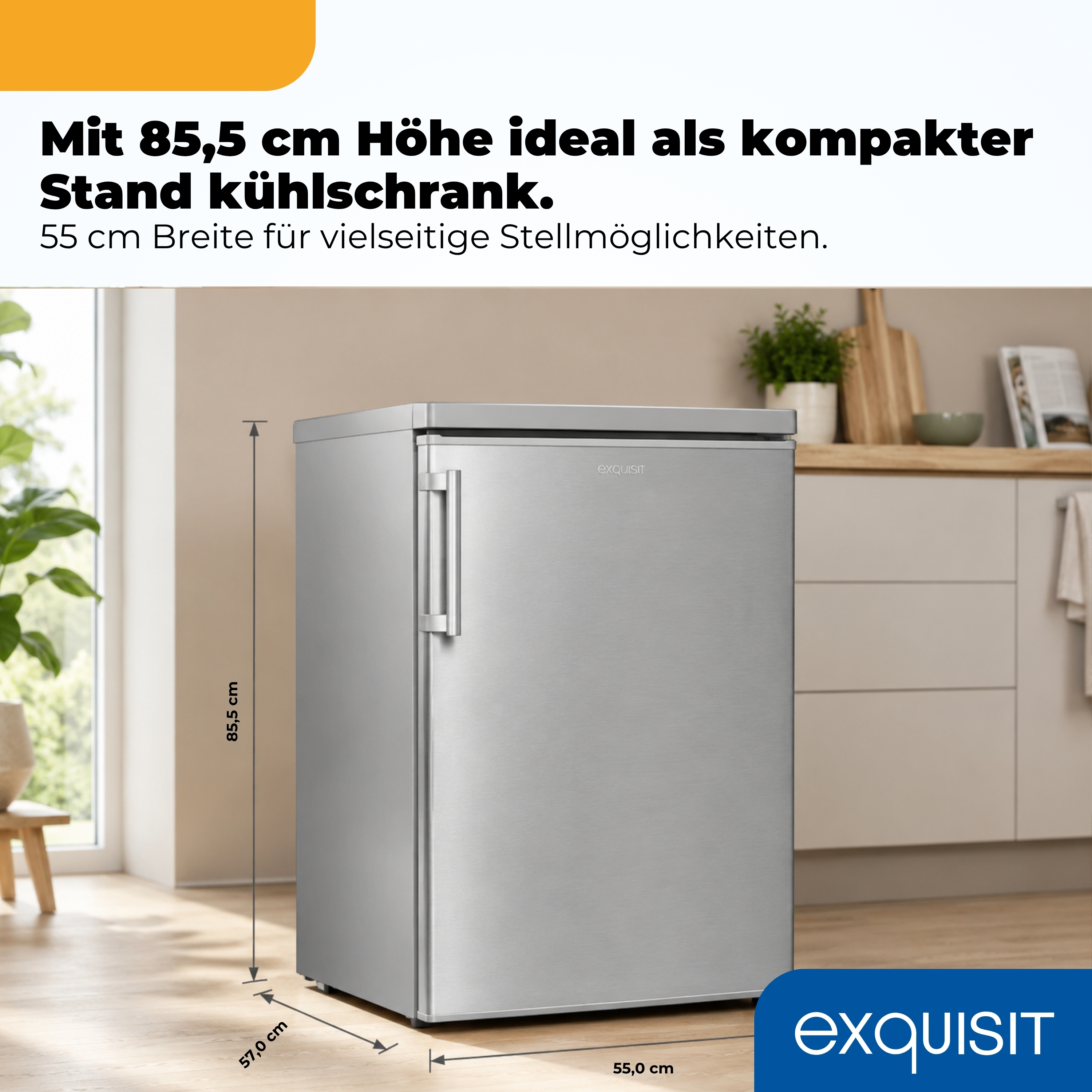 Kompakter silberner Standkühlschrank mit den Maßen 85,5 x 55 x 57 cm in einer hellen Küche.