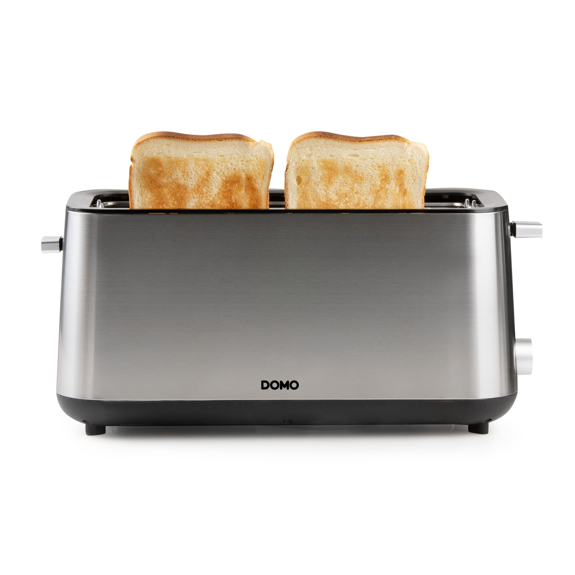 Ein silberner Domo-Toaster mit zwei Scheiben goldbraunem Toastbrot darin, vor weißem Hintergrund.
