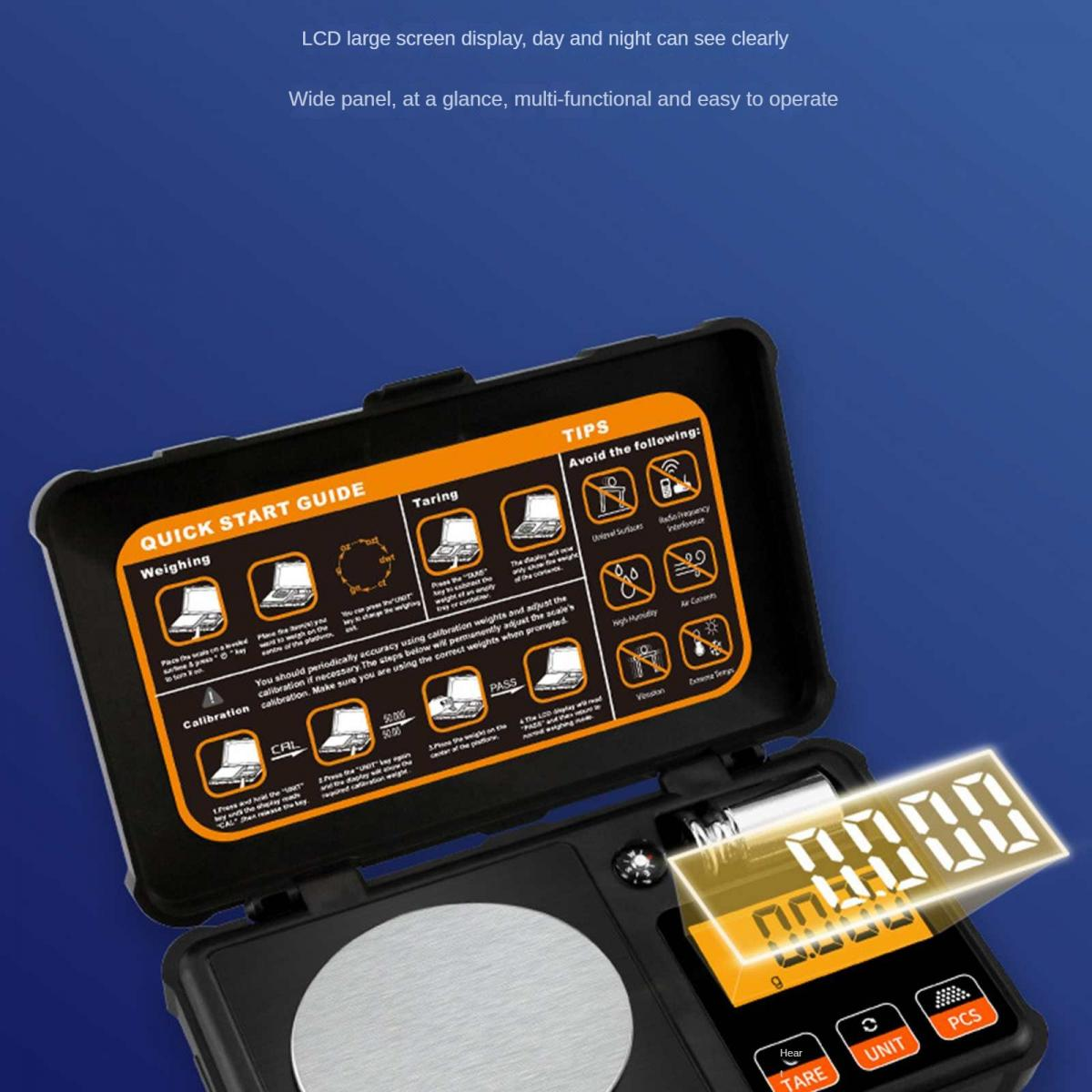 Digitale Waage in schwarzem Gehäuse mit Anleitung im Deckel und beleuchtetem Display.