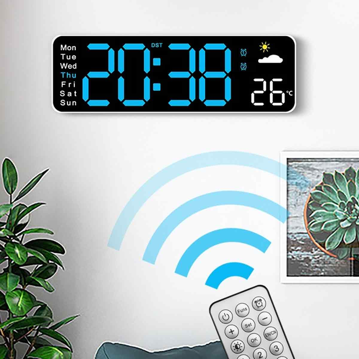 Digitale Wanduhr mit blauen LED-Zahlen, Wetteranzeige und Fernbedienung.