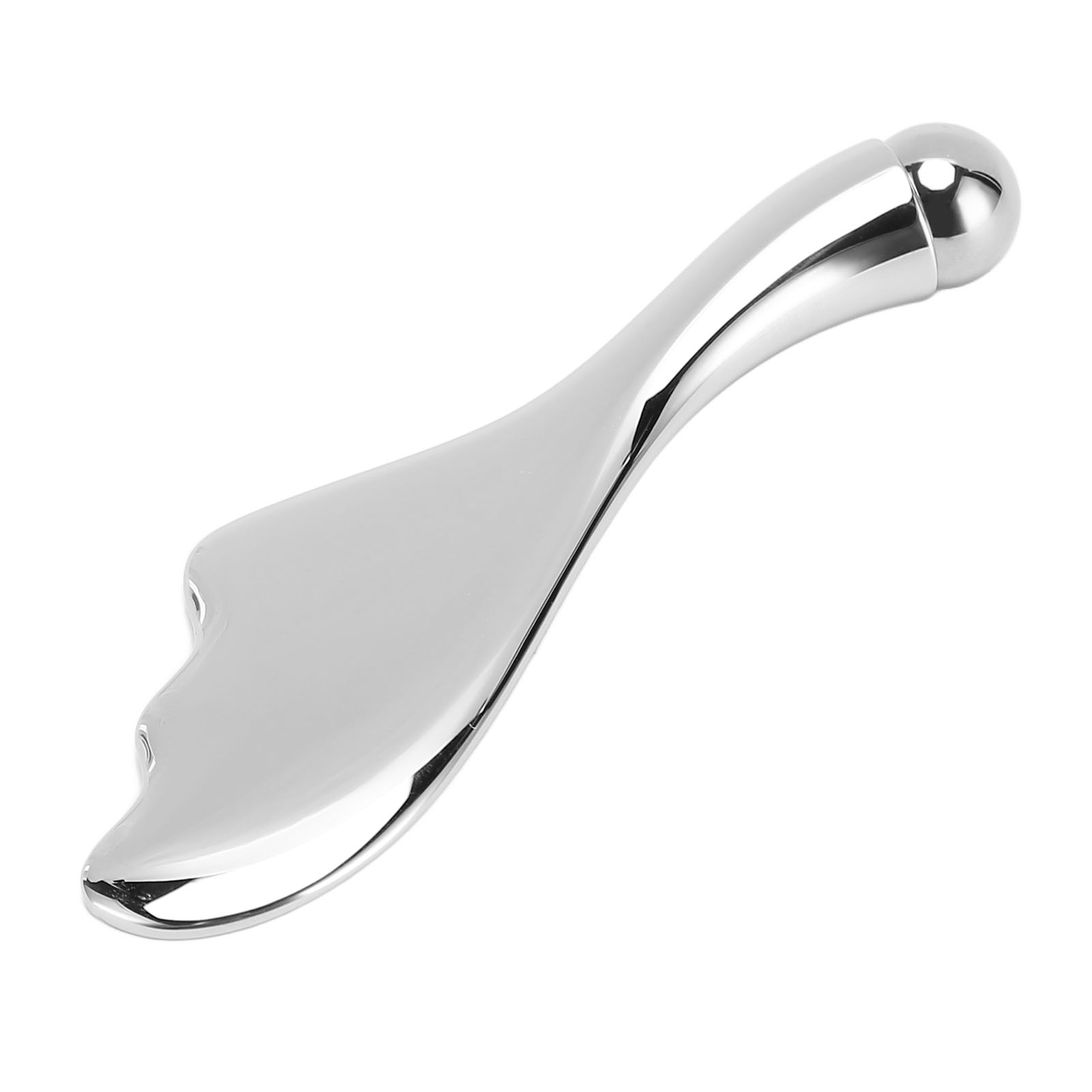 Ein silberner, glänzender Gua Sha Massagestab aus Metall auf weißem Hintergrund.