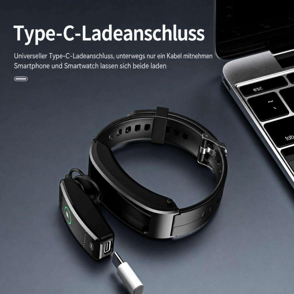 Eine schwarze Smartwatch und ein Bluetooth-Headset werden mit einem Typ-C-Kabel geladen neben einem Laptop.