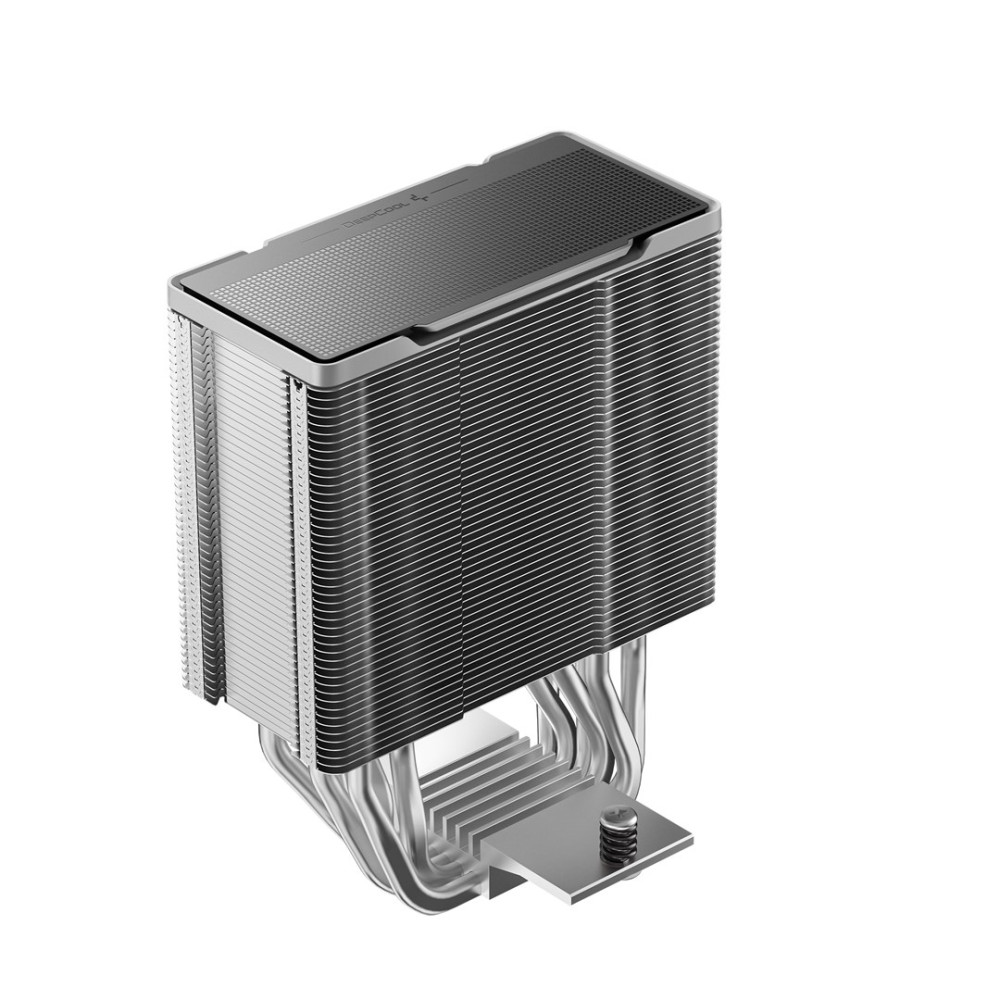 Srebrny cooler CPU z żeberkami radiatora i rurkami cieplnymi na białym tle.
