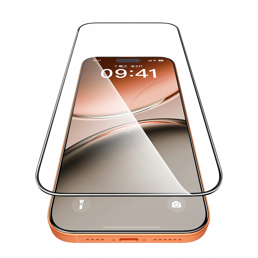Un vetro protettivo per lo schermo viene posizionato su uno smartphone arancione.