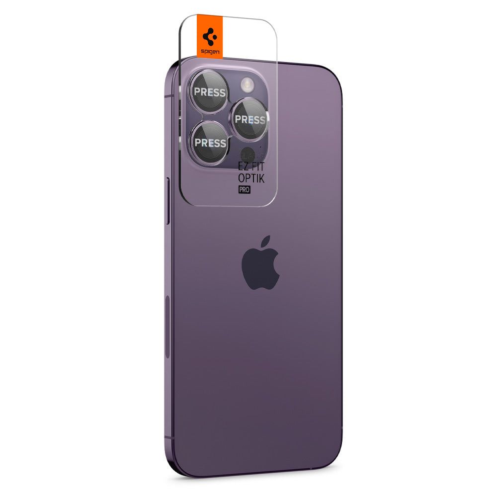iPhone viola con protezione per obiettivo fotocamera Spigen Ez Fit Optik Pro.