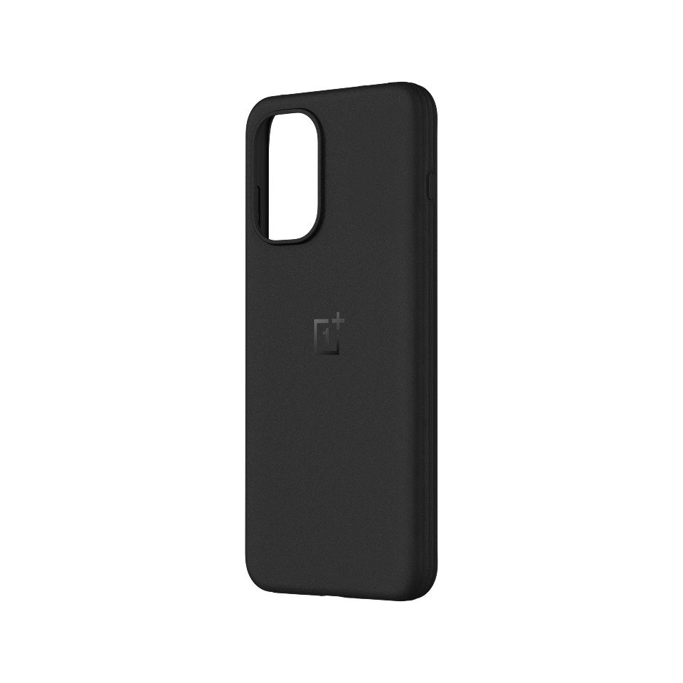 Een matzwarte smartphonehoes met camera-uitsparing en een in reliëf gedrukt logo.