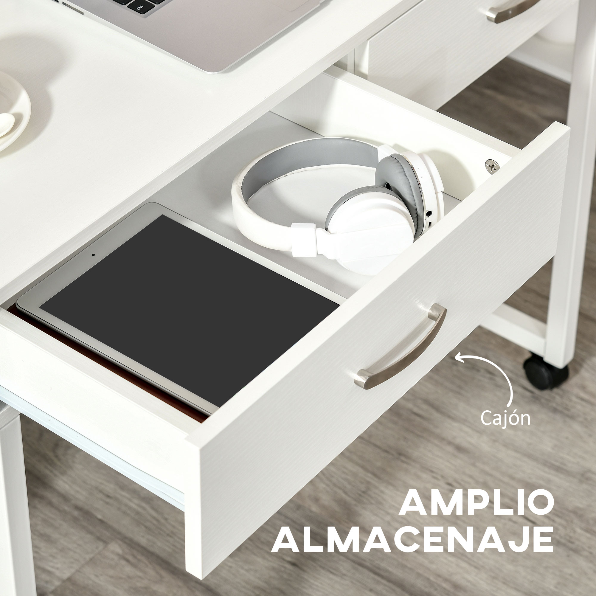 Un cajón de escritorio blanco abierto que contiene una tablet y auriculares blancos, con texto en español.
