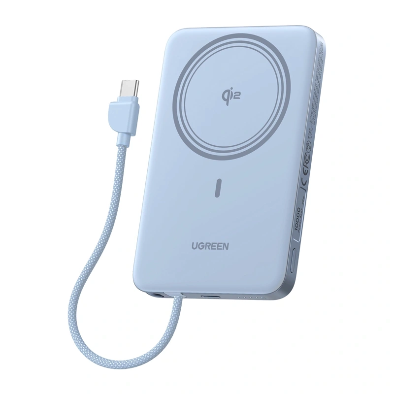 Jasnoniebieski powerbank Ugreen Qi2 z zintegrowanym kablem ładującym na białym tle.