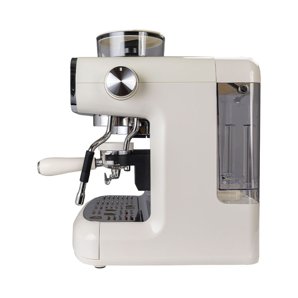 Eine cremeweiße Espressomaschine mit integriertem Mahlwerk und Wassertank auf weißem Hintergrund.