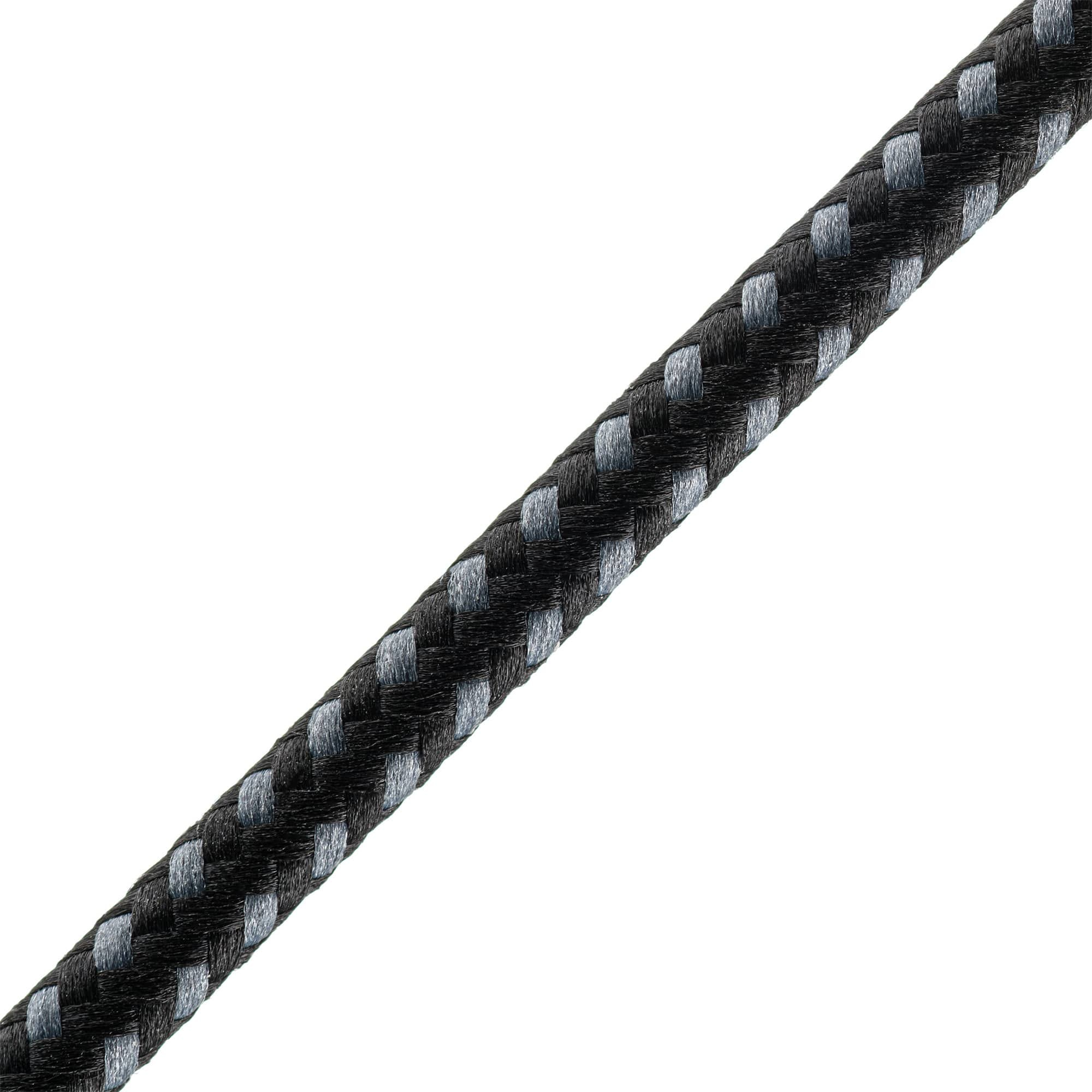 Une corde tressée en diagonale noire et grise sur fond blanc.