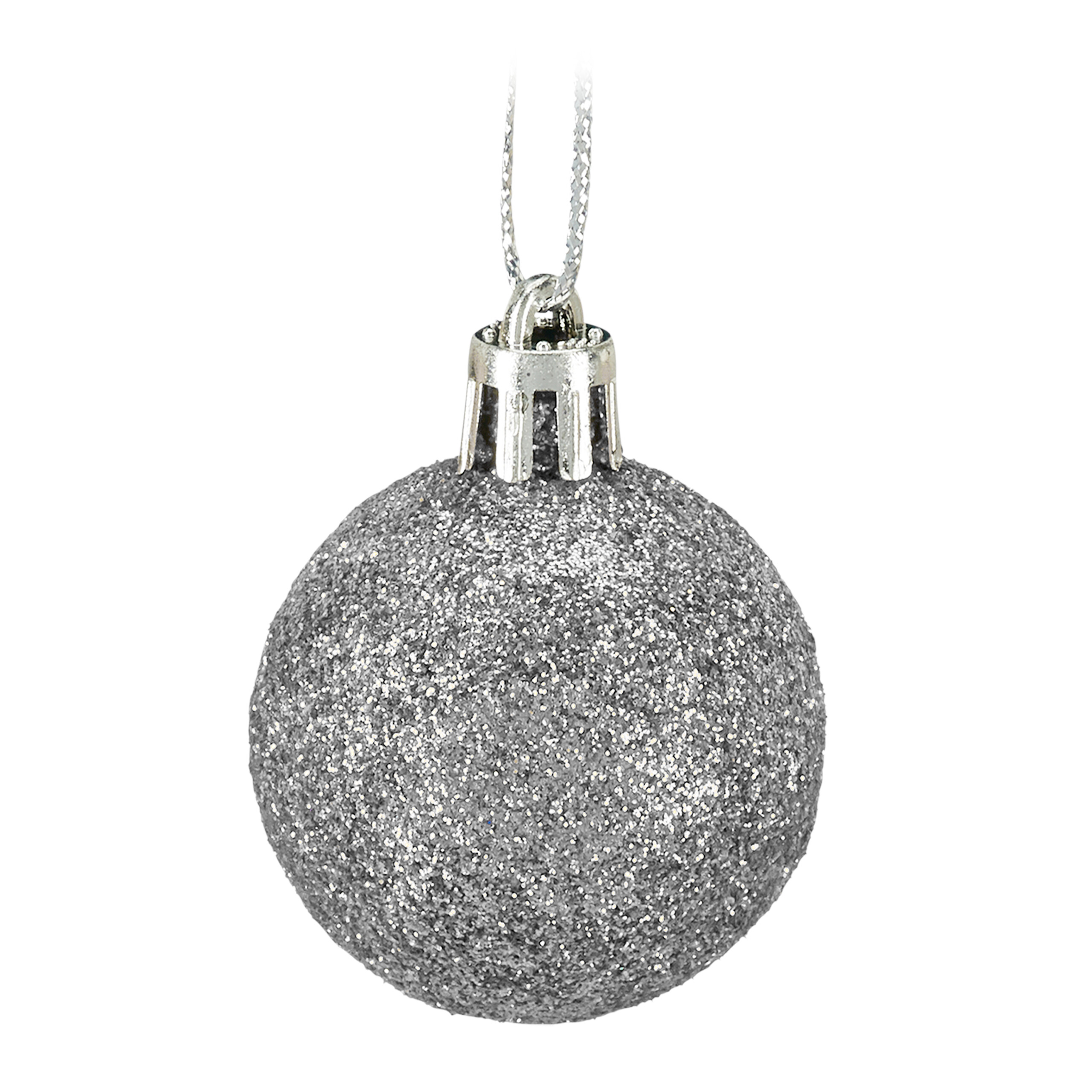Glänzende silberne Weihnachtskugel mit Glitzer und Hängevorrichtung auf weißem Hintergrund.