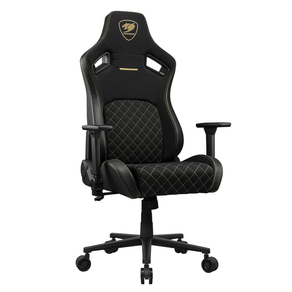 Schwarzer Gaming-Stuhl mit goldenen Nähten, Logo und Rautenmuster auf Sitz und Rückenlehne vor schwarzem Hintergrund.