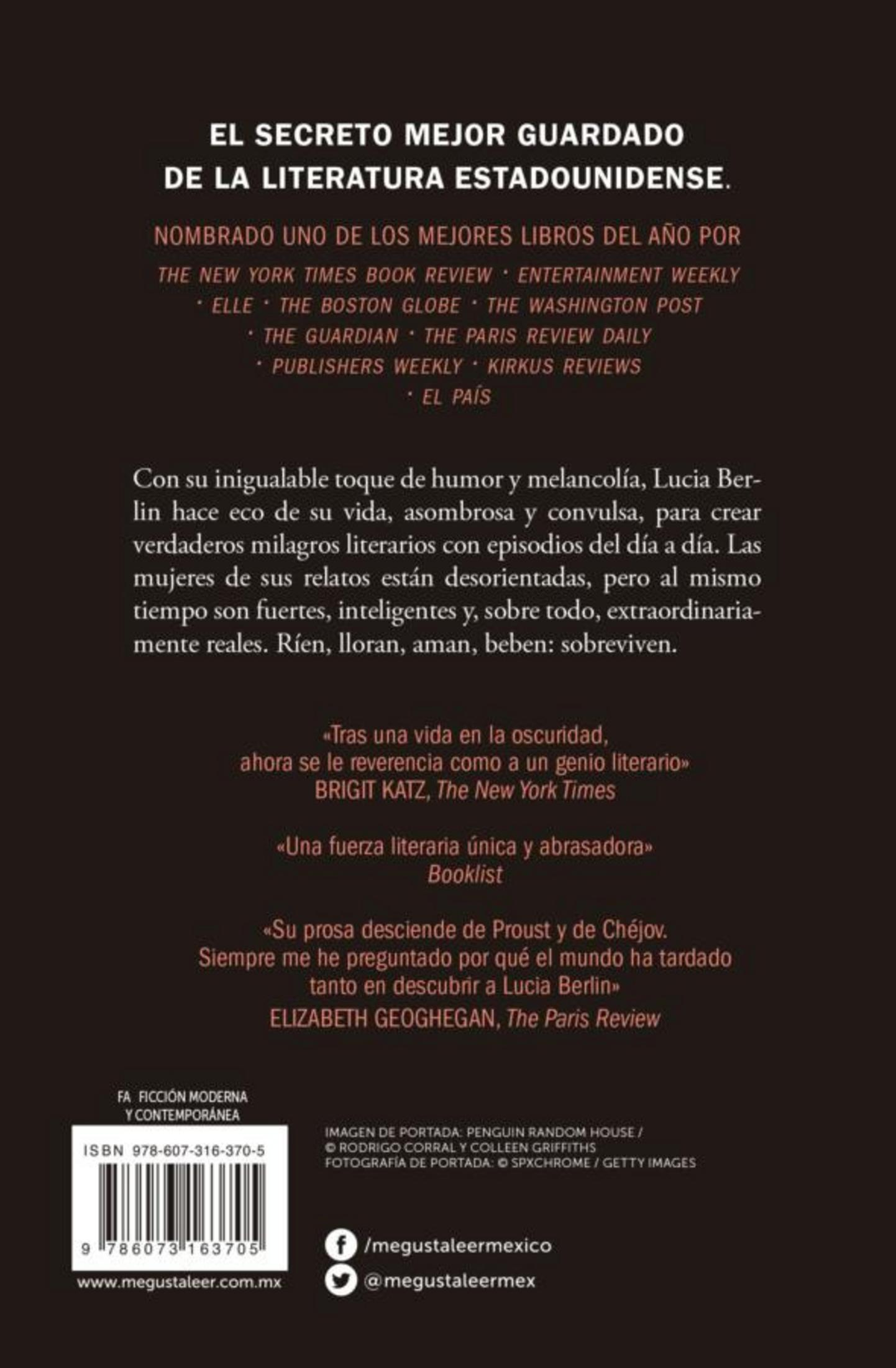 Contraportada de un libro con texto en español, reseñas, código de barras ISBN y redes sociales sobre fondo negro.