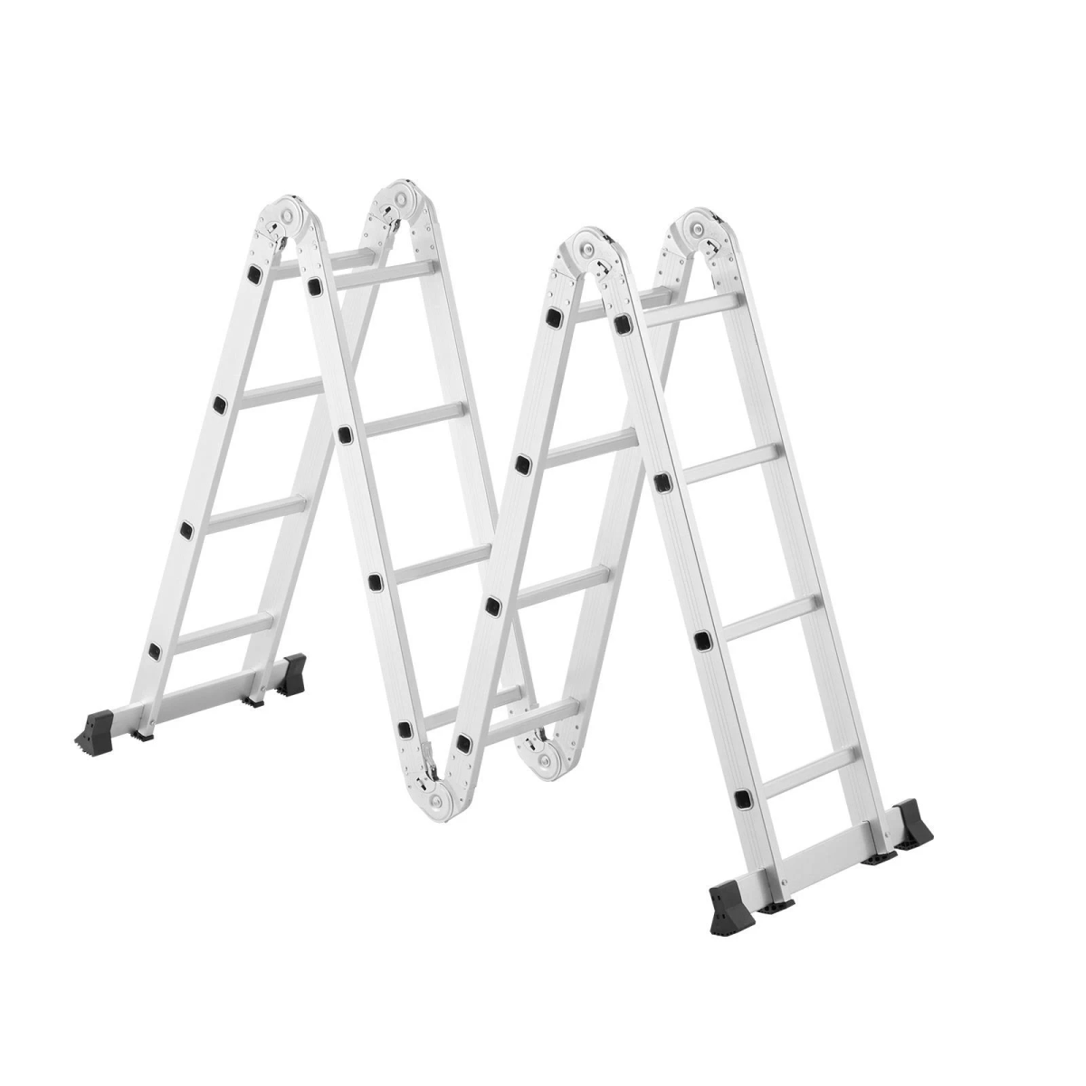 Una escalera de aluminio multiusos plateada sobre fondo blanco.