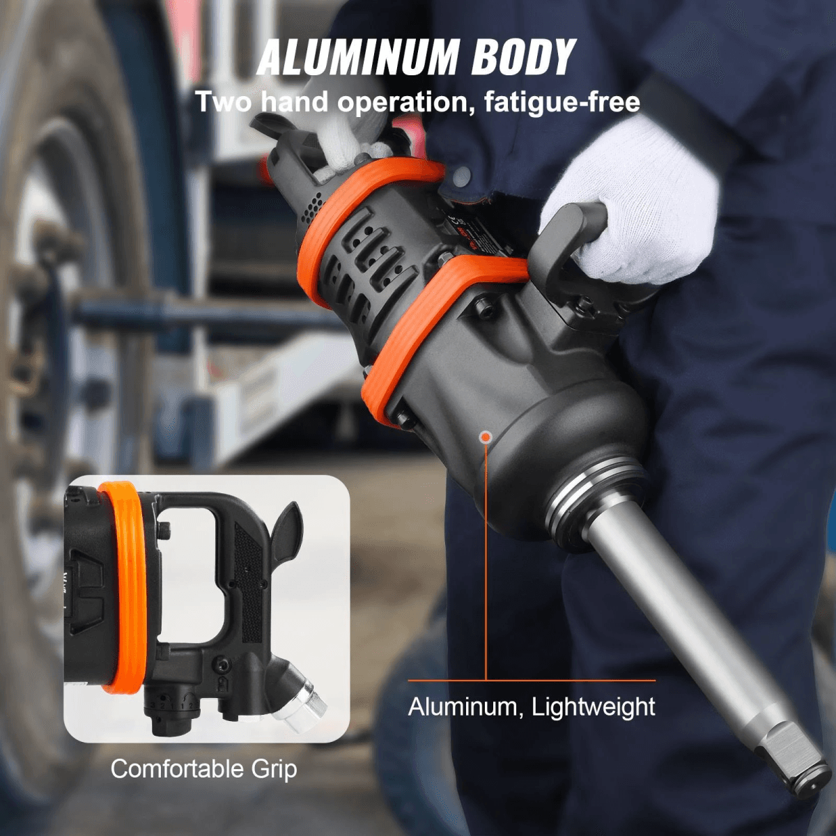 Un trabajador con uniforme azul sostiene una llave de impacto neumática negra y naranja.