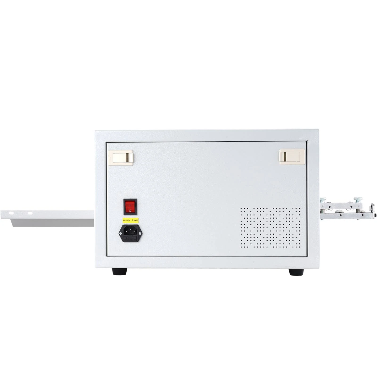Una máquina gris claro con interruptor, enchufe, rejillas de ventilación y guías metálicas sobresalientes.