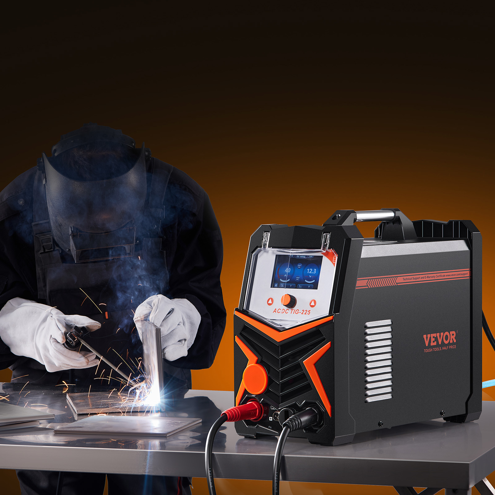 Un soldador con máscara y guantes trabaja en metal, junto a una máquina de soldar Vevor negra en una mesa.