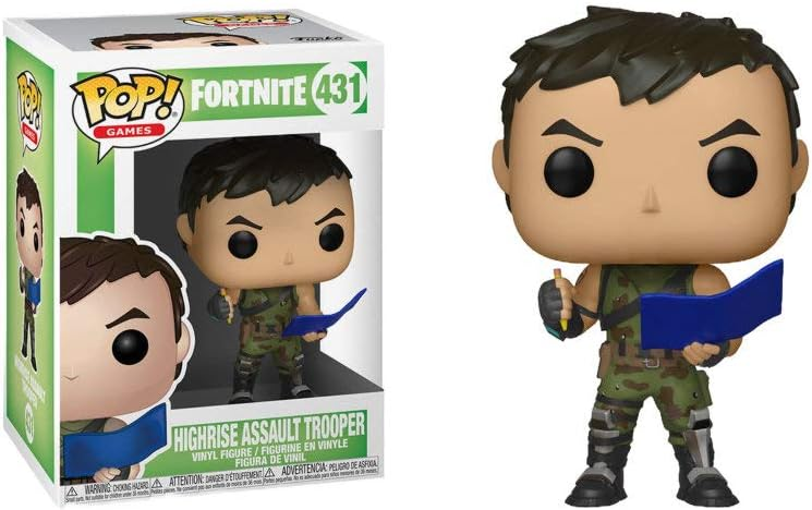 Eine Pop! Games Fortnite Highrise Assault Trooper Vinyl-Figur neben ihrer grün-weißen Verpackung.