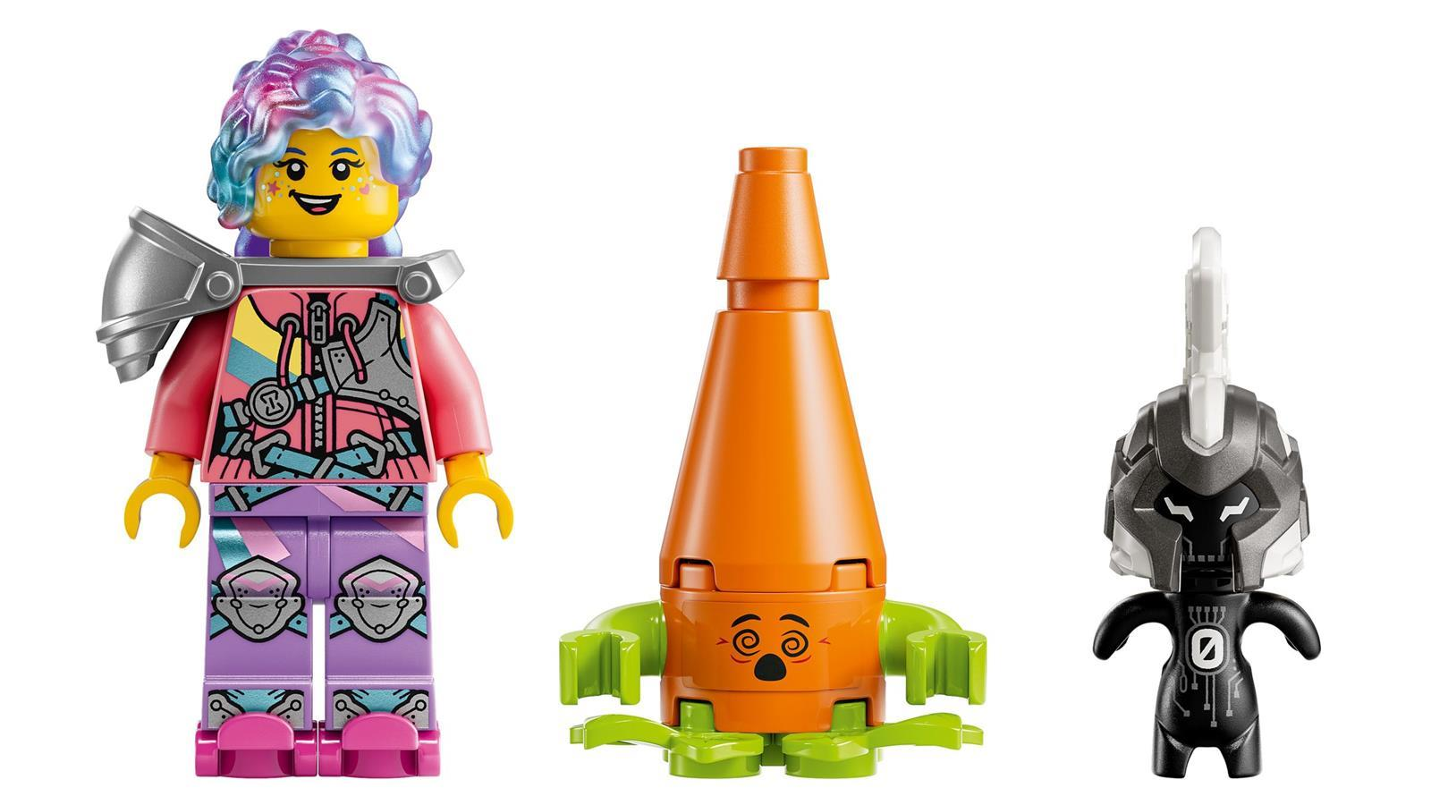 Lego-Figur mit lila Haaren, orangefarbener Kegel-Charakter und schwarzer Roboter auf weißem Hintergrund.