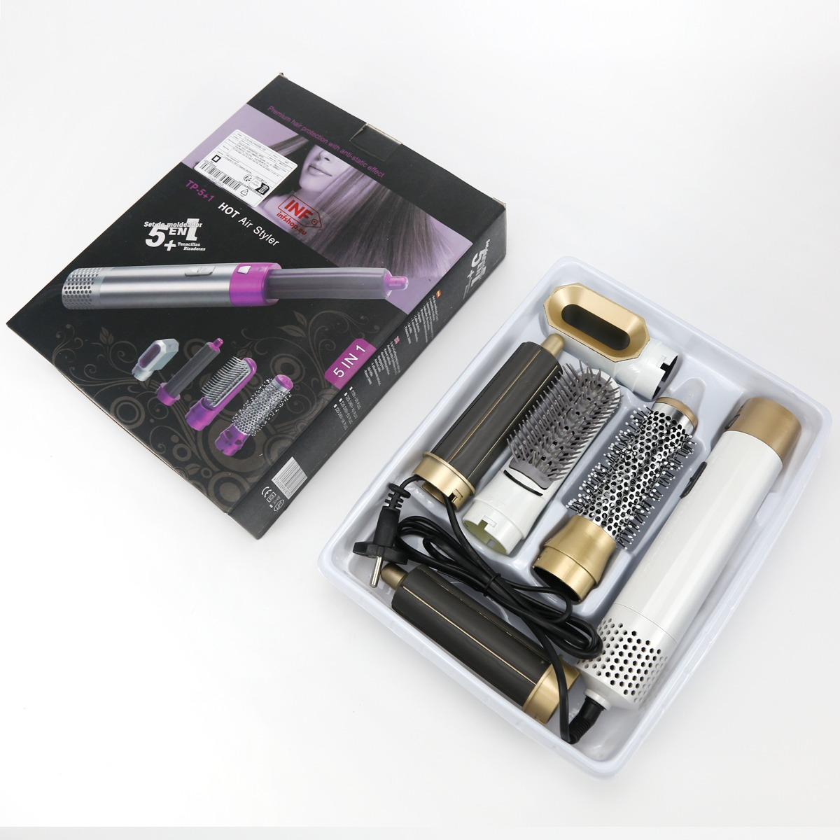Ein 5-in-1 Heißluft-Haarstyler-Set mit verschiedenen Aufsätzen in einer Verpackungsschachtel auf weißem Hintergrund.
