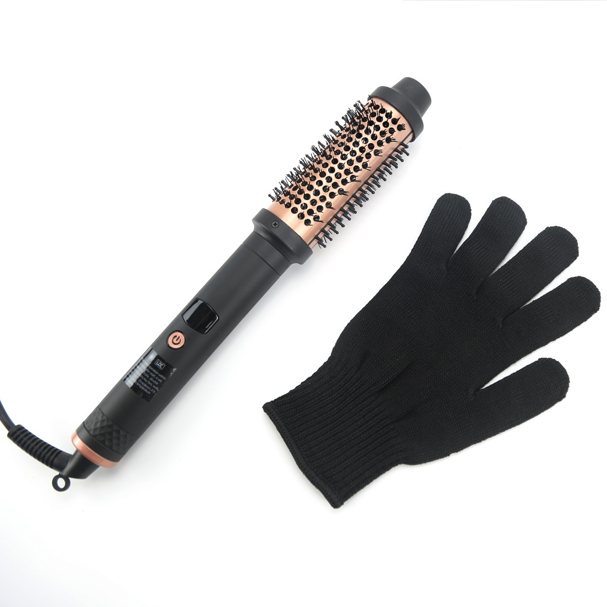 Eine schwarze und roségoldene Warmluftbürste liegt neben einem schwarzen Hitzeschutzhandschuh auf weißem Grund.